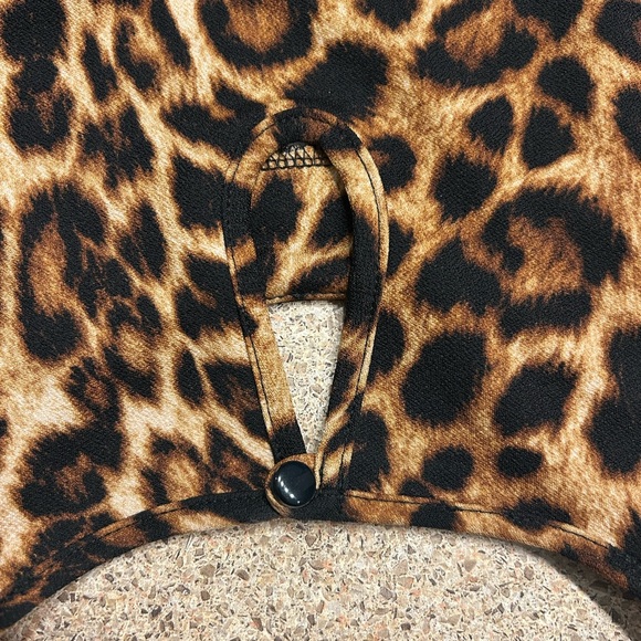 Leopard Print Sleeveless Top - Picture 3 of 4